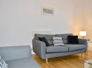 Modern and Bright 1 Bed Flat Near Leith