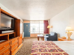 Castle Inn & Suites