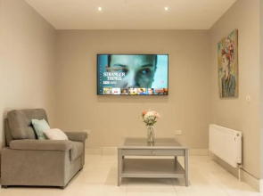 The View Apartment 2, Newry - Luxury Open Plan Apartment with City Views