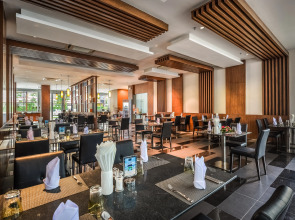 Курортный отель Fishermen's Harbour Urban Resort