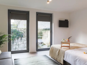 Trind5 · Samasal Trindade Apartments #5 Next to Aliados!