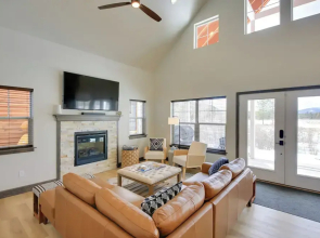 Dover Vacation Rental: Walk to Lake Pend!