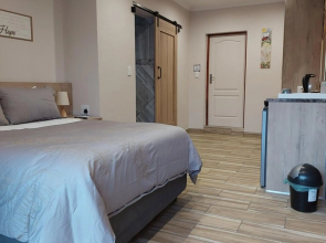 Twins Guest House Astoni