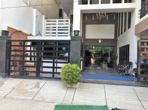 OYO Rooms Mall Road Cantonment