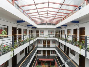 Kangsang Youth Hostel (Potala Palace Jokhang Temple)