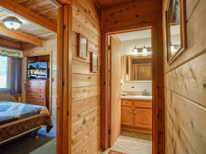 Powder Monkey #14: 3 Bedrooms, 2 Full Baths: Ski to Your Door!