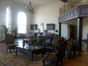 Heritage Inn & Suites