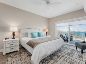 539 Bay St. Lake View Condo Unit 104E