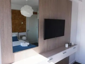 Lazuli Beachfront Apartment 144