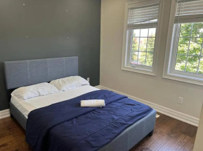 cheerfully 3 bedroom home with free parking & wifi