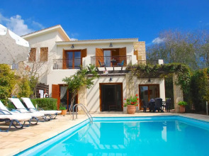 2 bedroom Villa Loukia with private pool and gardens, Aphrodite Hills Resort