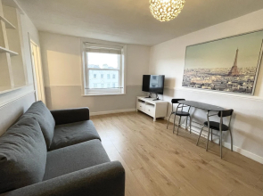 Pool Hill Terrace - Two Bedroom Apartment