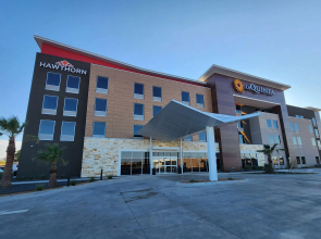 La Quinta Inn & Suites by Wyndham Del Rio