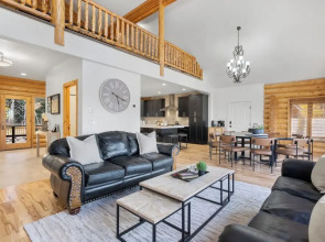 Spacious Mtn Manor, 1 Mi to Brian Head Resort!