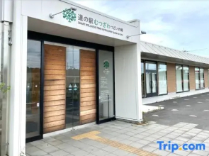 Malama Monstera - In a botanical space, pls have a relaxing time.