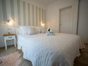 House Diana - heated swimming pool and jacuzzi