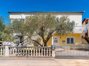 Stunning Apartment in Karin Gornji With Wifi and 2 Bedrooms