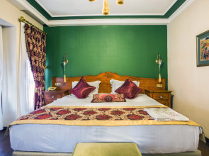 Rose Garden Suites