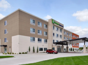 Holiday Inn Express & Suites Kansas City - Lee's Summit, an IHG Hotel