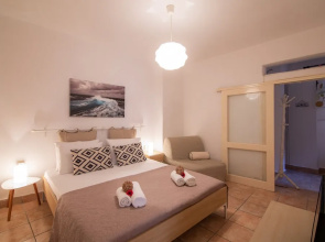 Jo's Guesthouse, Benitses