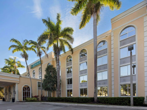 La Quinta Inn & Suites by Wyndham Sunrise