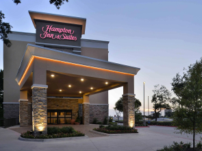 Hampton Inn & Suites Dallas Market Center
