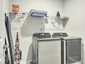 Sleek Durham Townhome Near Dtwn w/ Balcony!
