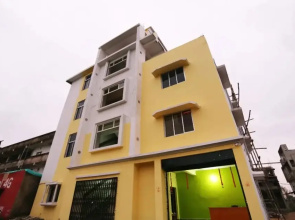 OYO 18355 Hotel Moonlight