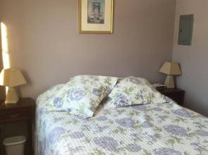 Apostoles Greek Restaurant and Vacation Rentals