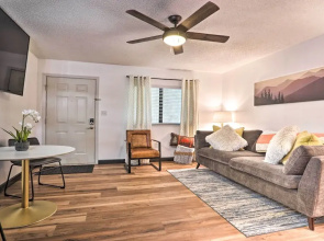 Walk Downtown! Gatlinburg Condo w/ Patio & Pool