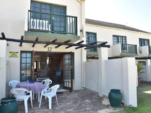 12 Settler Sands Beachfront cottage with sea view