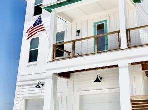 Isle Stay Awhile 5 Bedroom Home by RedAwning