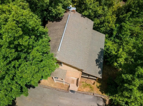 Er18 - The Lazy Bear View Great Location - Close To Town! 1 Bedroom Cabin by RedAwning