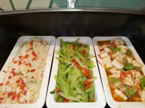 Xilinhot Light Winds First View Hotel(锡林浩特轻风里·初见酒店)