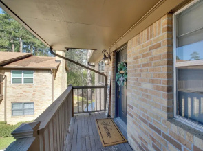 3 Mi to Dtwn Hot Springs: Modern Condo!