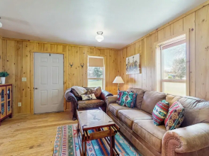 1 BR Bunk House on Long Hollow Ranch, Dog Friendly