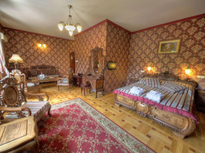 Fried Castle Hotel and Restaurant