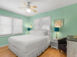 Poolside Suite by Brightwild Pvt Pool Parking