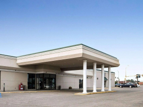 Baymont by Wyndham Jamestown Conference Center & Water Park