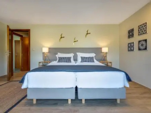 Villa Ampelaki - with heated pool