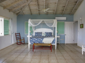 Zephyr Hill - 2 bedroom Villa with awe inspiring views 2 Villa by RedAwning