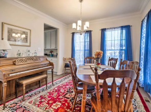 Riverside House w/ Kayaks, Piano & Fireplace