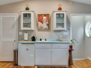 2 Mi to Atlantic Beach: Coastal Retreat w/ Deck