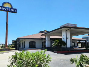 Days Inn by Wyndham Portland/Corpus Christi