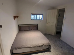 3 bedroom 2 bathroom home walking distance to town