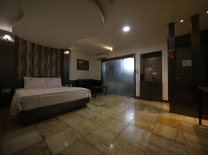 Midas Hotel