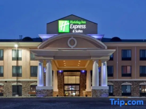 Holiday Inn Express Hotel & Suites Hays