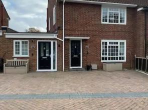 3bed House, Sleeps 7 - Hot Tub, Garden, Parking