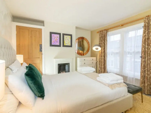 The River Cam Escape - 5BDR with Private Garden with Pond