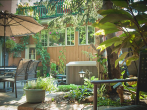 Maison Des Jardins B & B